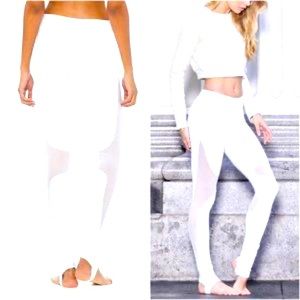 ***SOLD*****NWOT Alo Coast Leggings with Stirrup